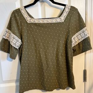 😍Anthropologie Olive Lace Accent top size medium